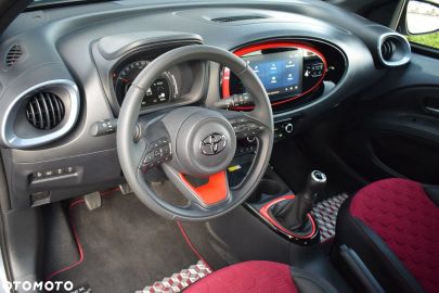 Car image 13