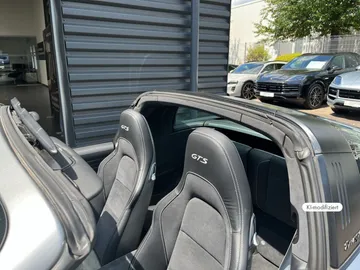 Car image 25