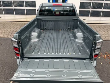 Car image 29