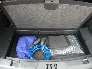 Car image 30