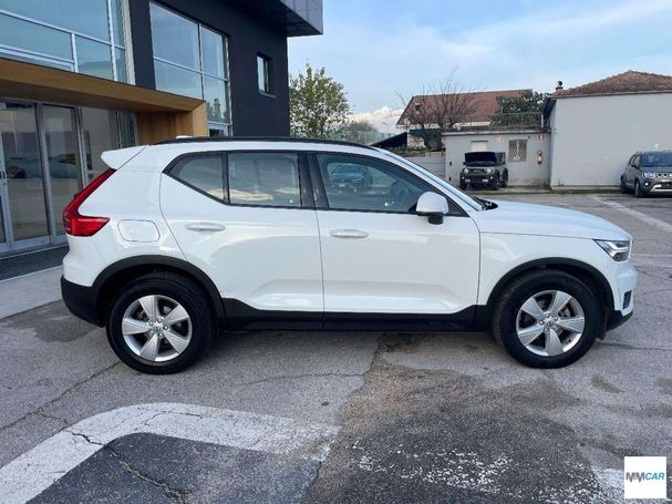 Volvo XC40 1.5 T2 Momentum 95 kW image number 4