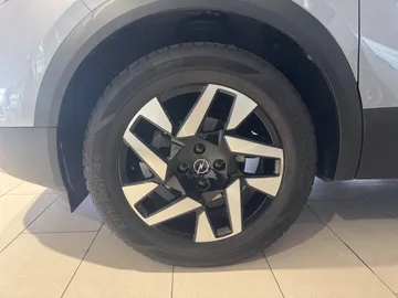 Car image 24