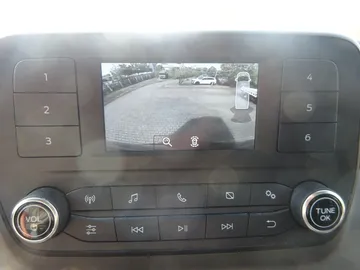 Car image 32