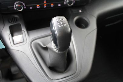 Car image 26