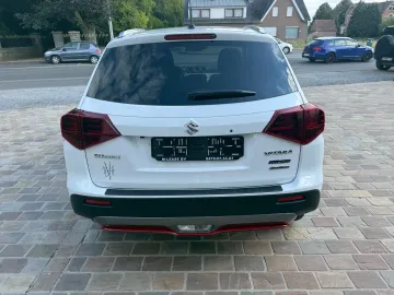 Car image 5