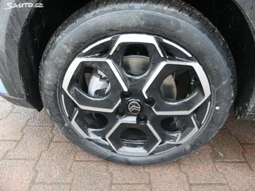 Car image 22