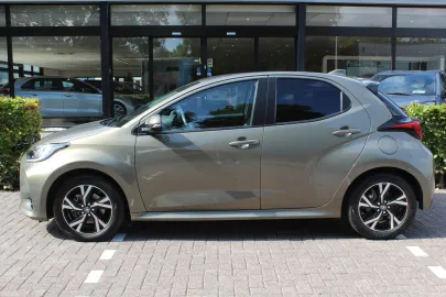 Car image 4