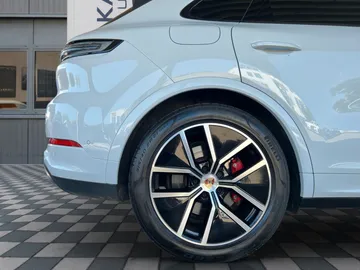 Car image 32