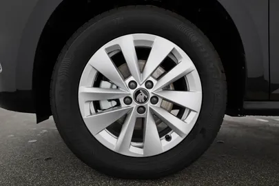 Car image 23