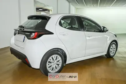 Car image 3