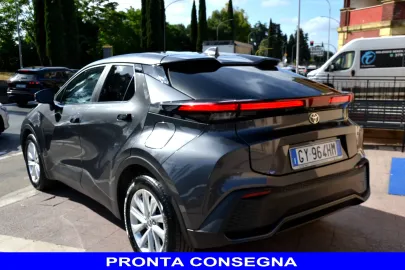 Car image 4