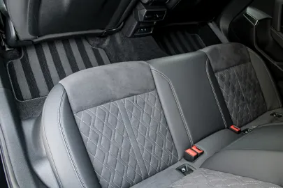Car image 31