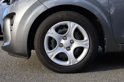 Car image 32