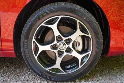 Car image 34