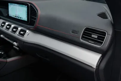 Car image 40