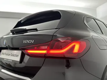 Car image 40