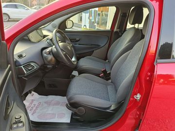 Car image 16