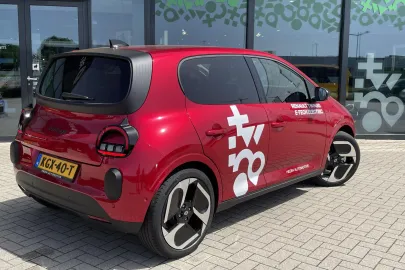 Car image 2