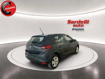 Car image 3