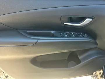 Car image 32