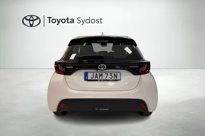 Car image 3