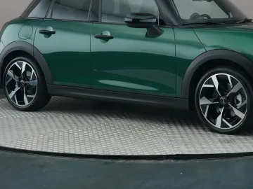 Car image 19
