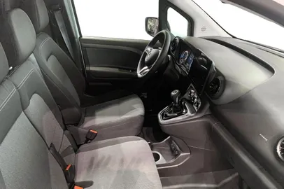 Car image 12