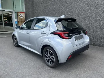 Car image 3