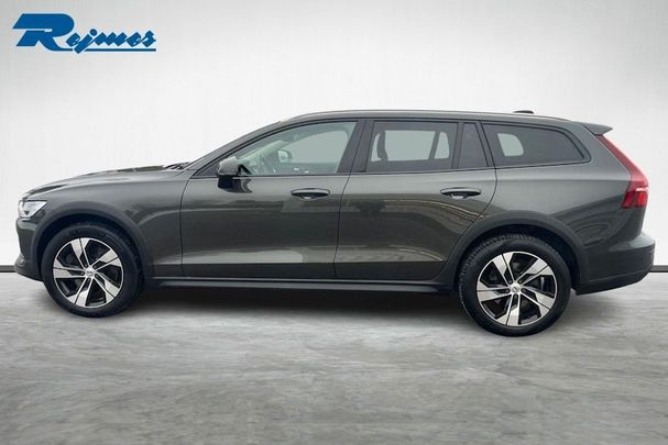 Volvo V60 Cross Country B4 AWD 146 kW image number 2