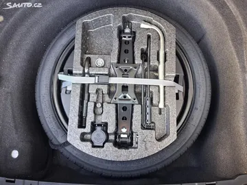 Car image 25