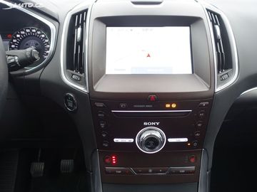 Car image 14