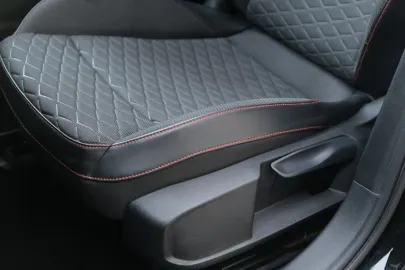 Car image 29