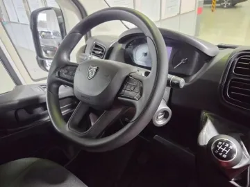 Car image 31