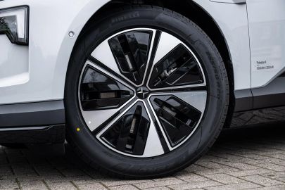 Car image 32