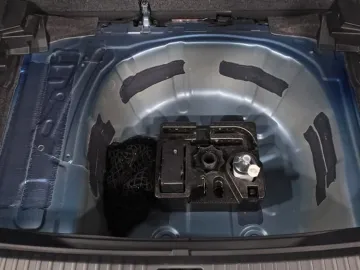 Car image 25
