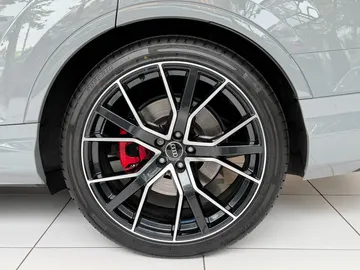 Car image 32