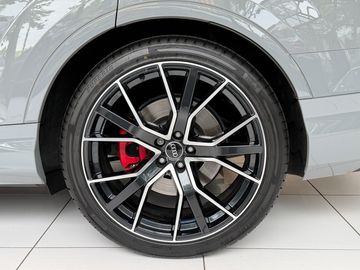 Car image 32