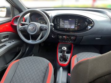 Car image 10