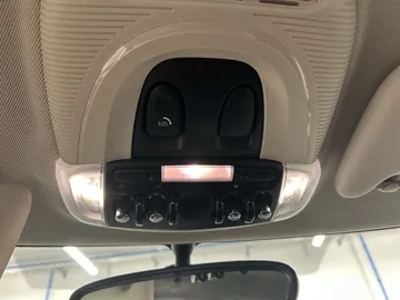 Car image 28