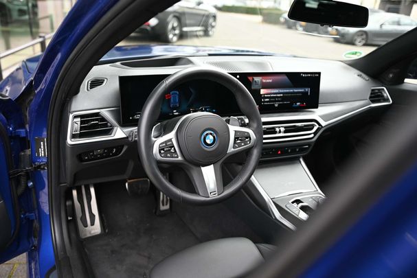 BMW 330 e Touring 215 kW image number 13