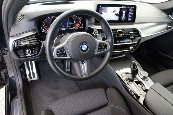 BMW 520d Touring xDrive 140 kW image number 16