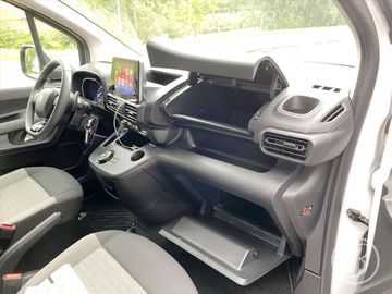 Car image 35