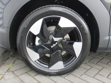 Car image 34
