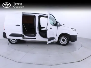 Car image 19