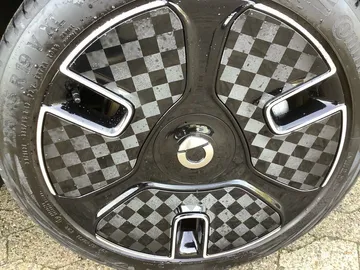 Car image 28
