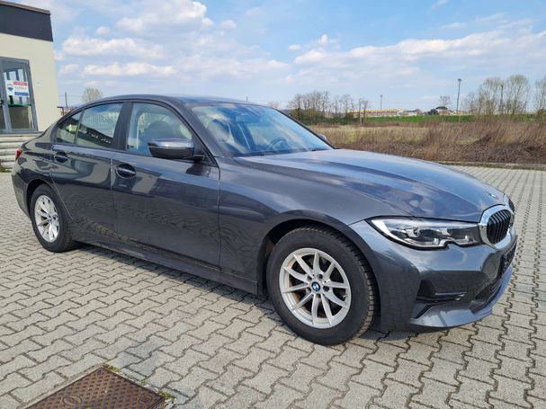 BMW 320d Advantage 140 kW image number 3