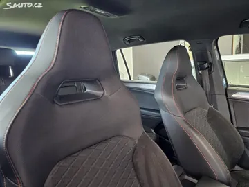 Car image 28