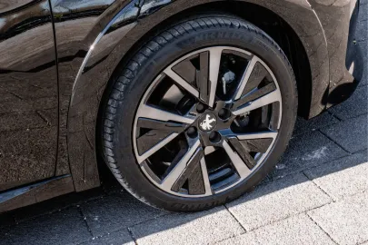Car image 38