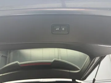 Car image 35