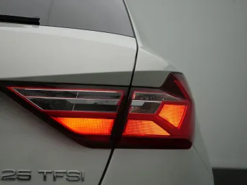 Car image 36